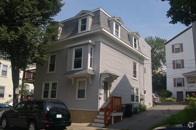 Building Photo - 15 Pleasant St Unit 2 Rental