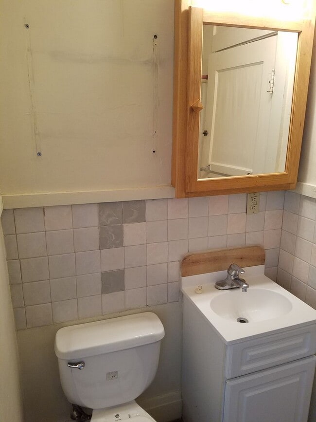 Building Photo - 810 W 25th St Unit 810-5