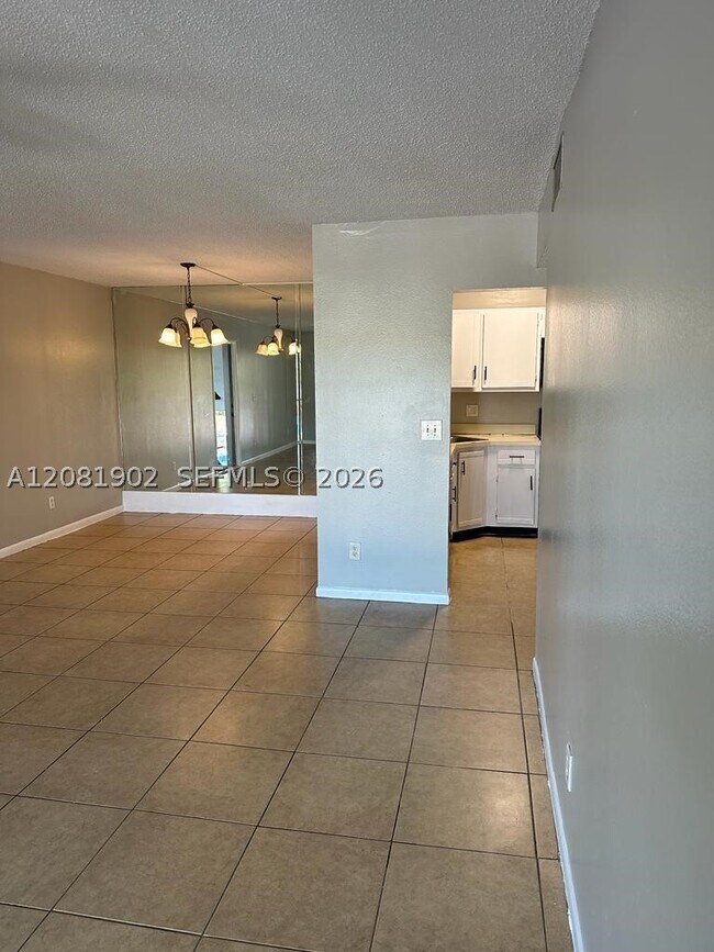 8215 Sun Spring Cir Unidad 22