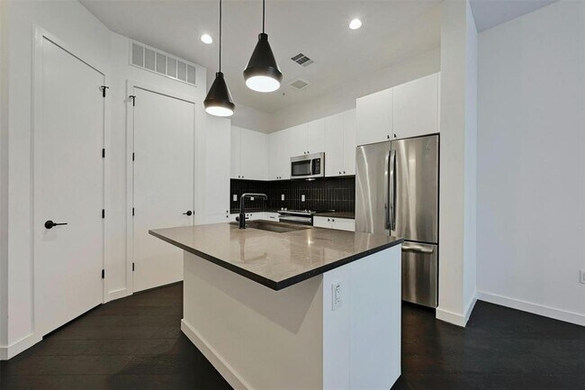 Photo - 800 Embassy Dr Unit 411