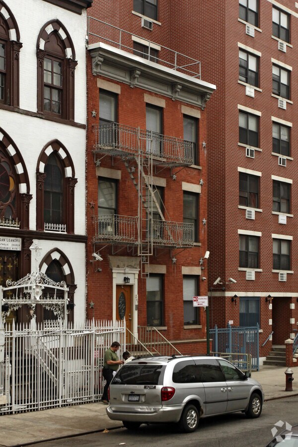 Photo - 347 E Fourth St