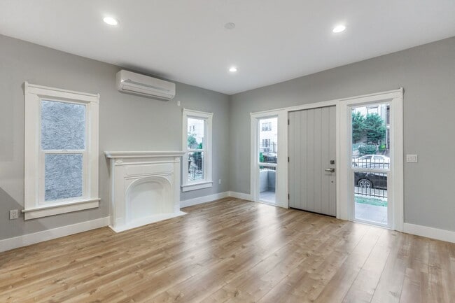 Building Photo - Beautiful 2 bedroom in Echo Park/Silver Lake with parking! Unit 415 Coronado