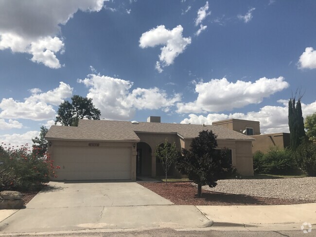 Building Photo - Nice Home off of Roadrunner.