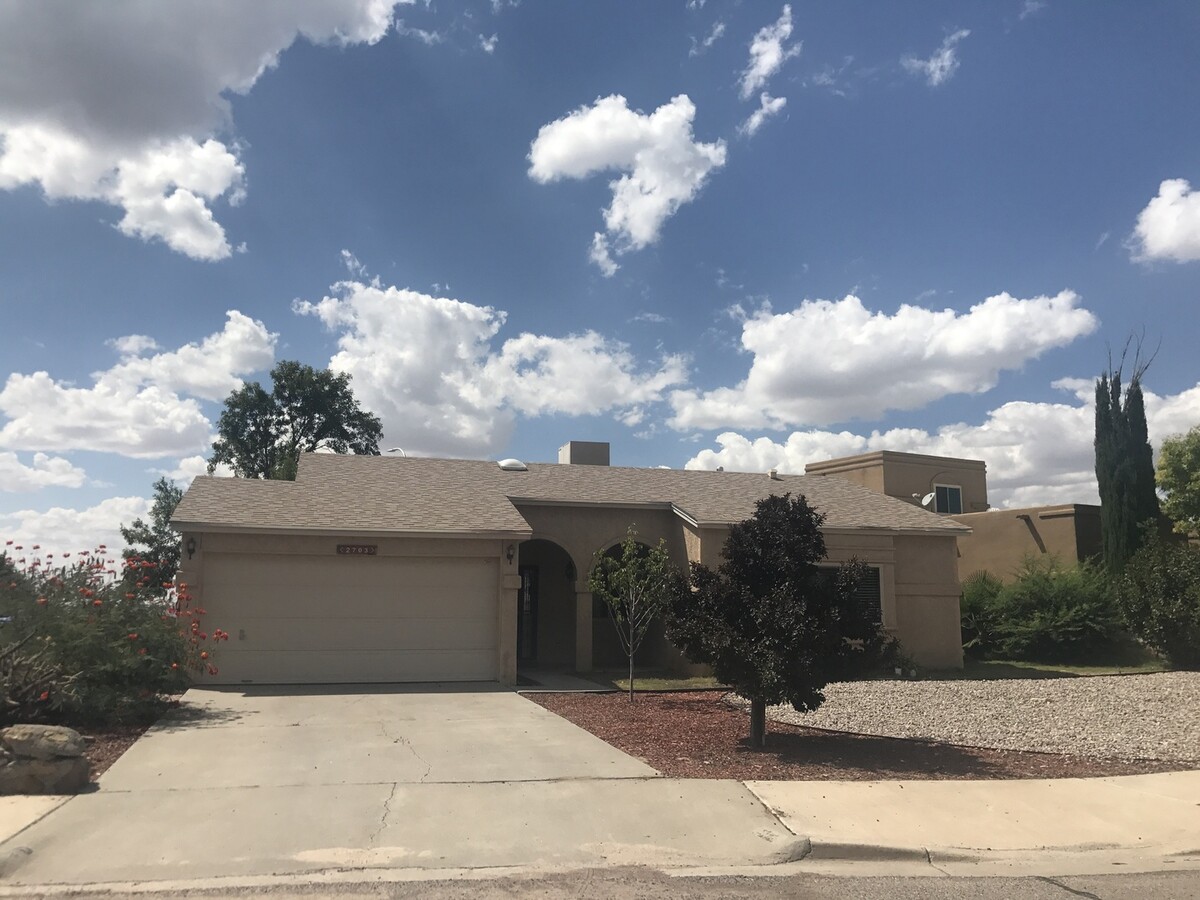 Nice Home off of Roadrunner. - Nice Home off of Roadrunner.