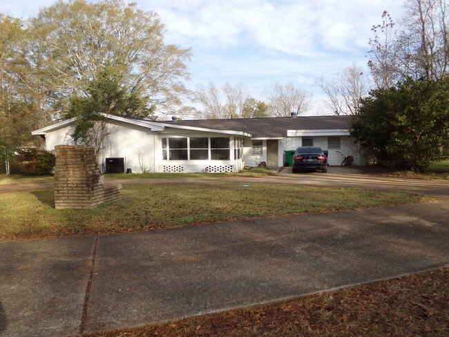 Photo - 706 Warpath Rd