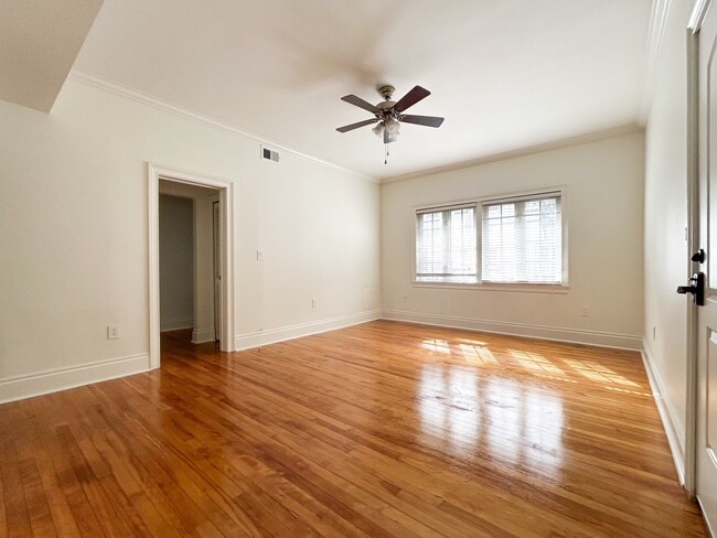 Sala de estar - 2117 W Dekle Ave Unidad C-1