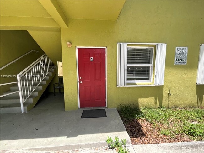Building Photo - 209 NE 141st St Unit 4