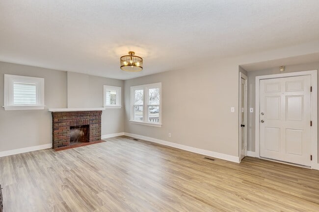 Building Photo - 544 S Poplar Dr Rental