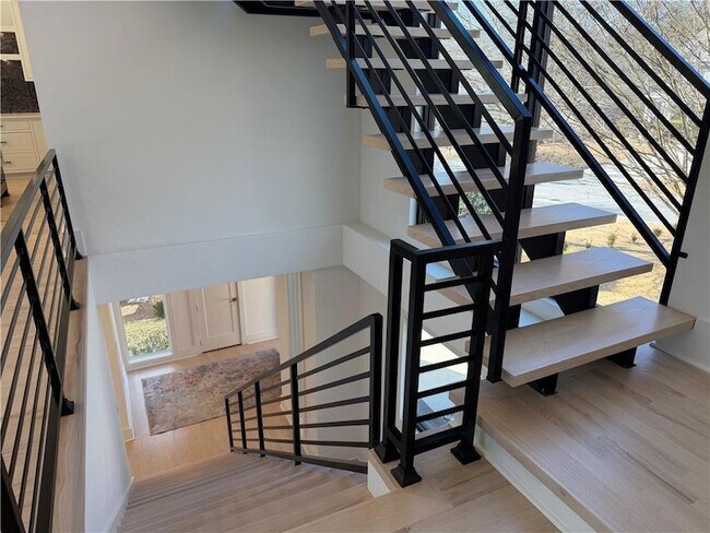 Photo - 2385 Nesbitt Dr NE