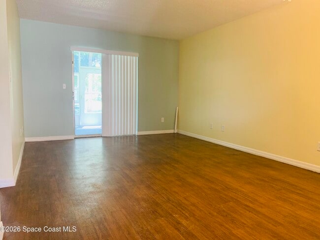 Photo - 3092 Sir Hamilton Cir Unit 4