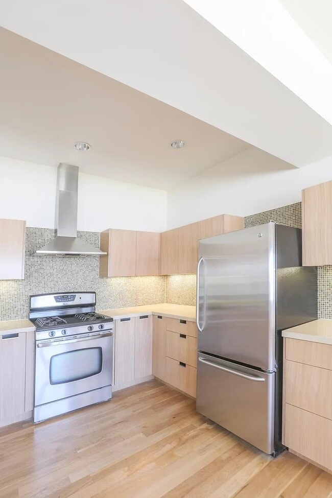 Building Photo - 8 Brooks Ave