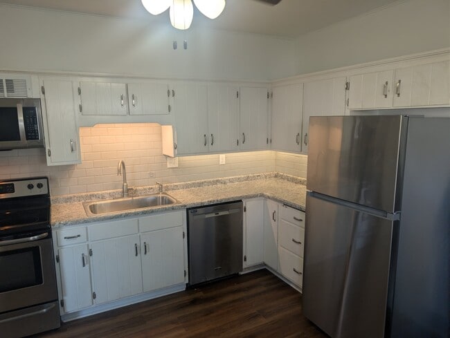 Photo - 1068 W Washington St