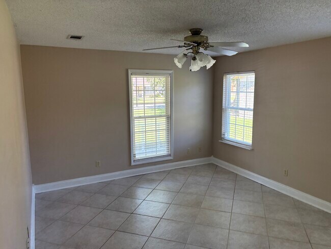 Photo - 6813 Oakhurst Dr