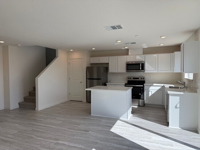 Photo - 4 Bed 2.5 Ba 2 Story 2 Car