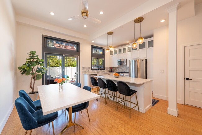 Building Photo - 306 9th St Rental