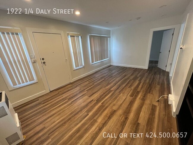 Photo - 1922 1/4 Daly Street-