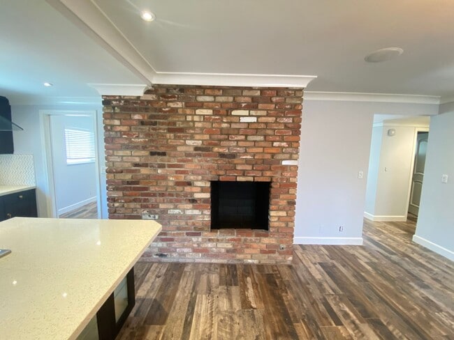 Building Photo - Gorgeous 3 bedroom 2 bath single family ho... Rental