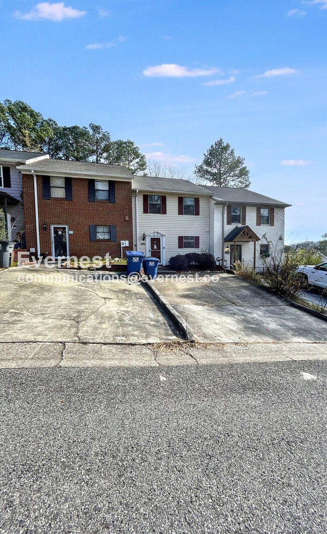 Building Photo - 493 Cedar Crest Dr