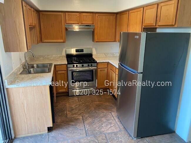 Photo - 2645 N Edith Blvd Unit 01