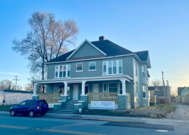 Photo - 915 S Main St Unidad Studio - BR not separate