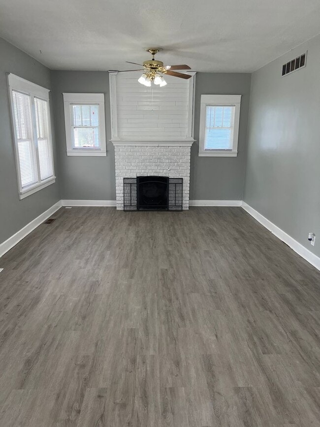 Photo - Charming 3-Bedroom/ 1 Bathroom house located in the heart of Topeka