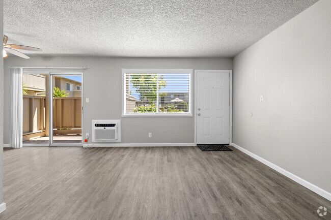 1BR, 1BA - 650SF - Sahara - Living Room