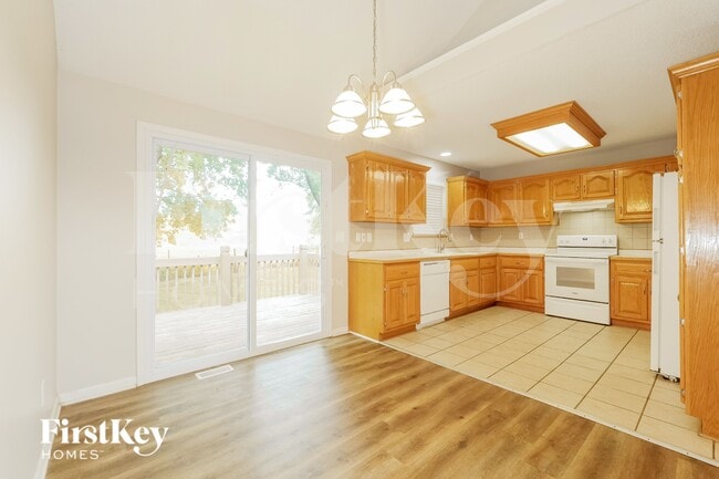 Photo - 208 S Darrowby Dr