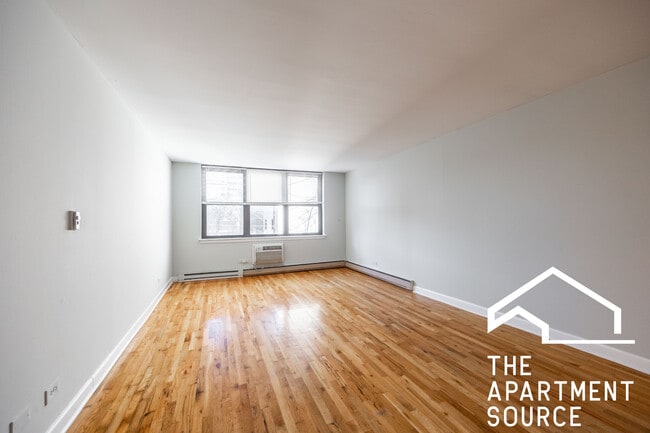 Photo - 1435 N Dearborn St