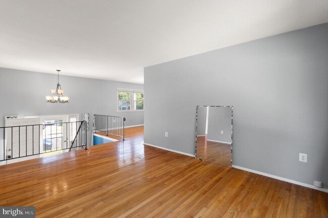 Photo - 14815 Empire St