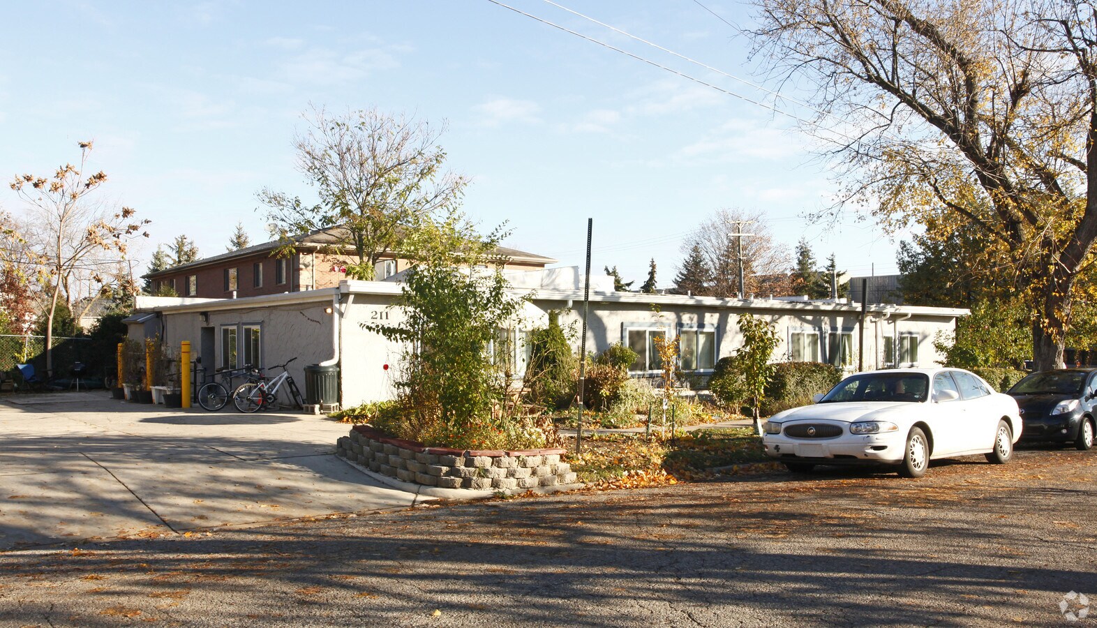 Photo - 211 E Davis Ave