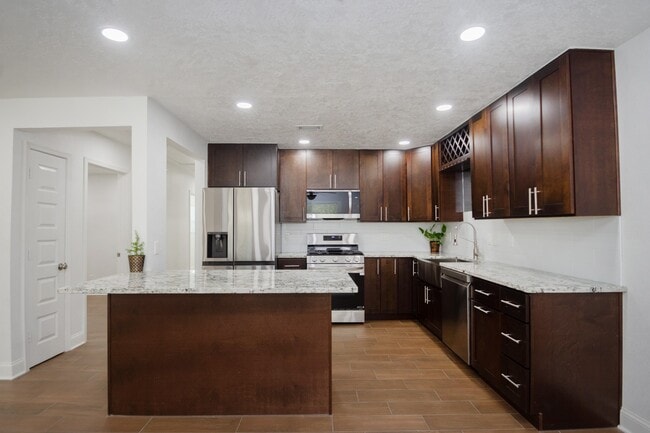 Photo - 1120 Mobile Dr