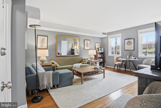 Photo - 7 Russell Rd Unidad D