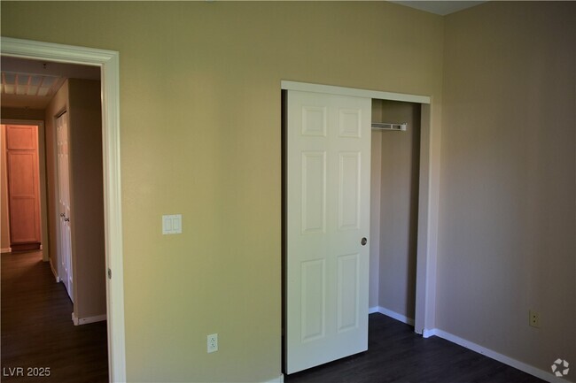 Building Photo - 2291 W Horizon Ridge Pkwy Unit 5128 Rental