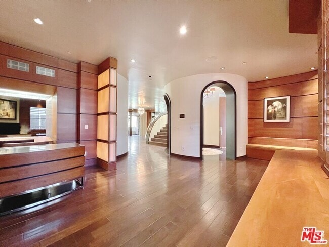 Building Photo - 10305 Almayo Ave Unit 402 Rental