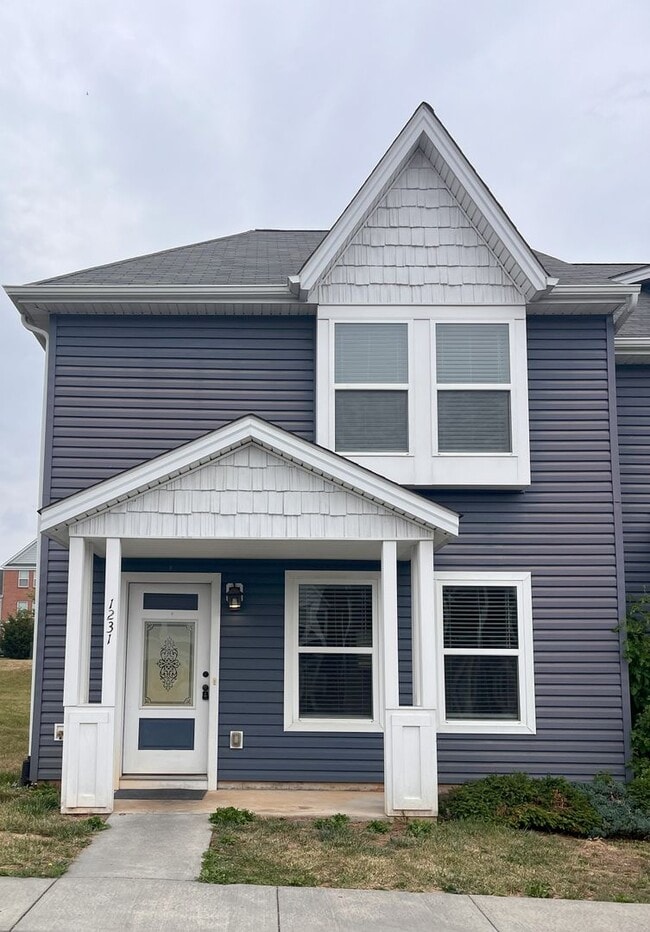 Building Photo - End Unit 3 Bedroom Townhouse in Harrisonburg