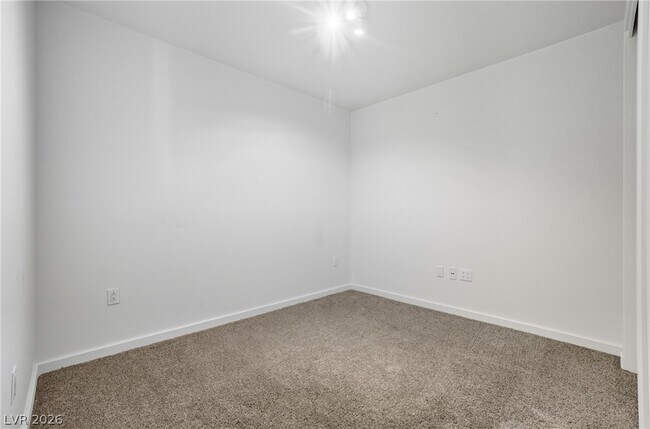 Building Photo - 4471 Dean Martin Dr Unit 604