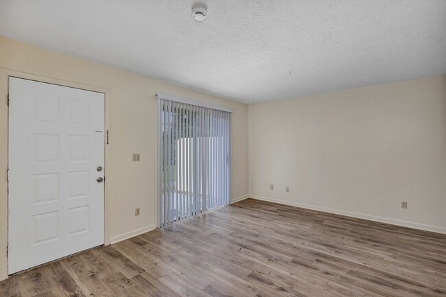 Photo - Charming 2-Bedroom Apartment for Rent – Great Location in Ocala! Deposit-Free Move-In Available t...