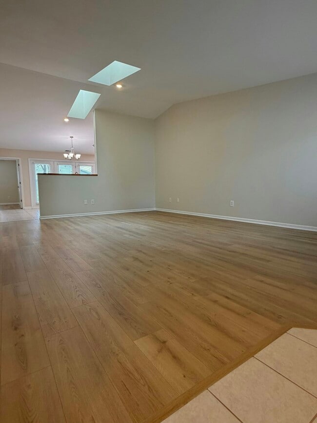 Photo - 1727 Chestnut Dr