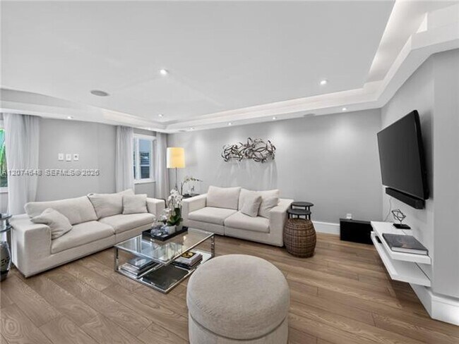 10190 Collins Ave