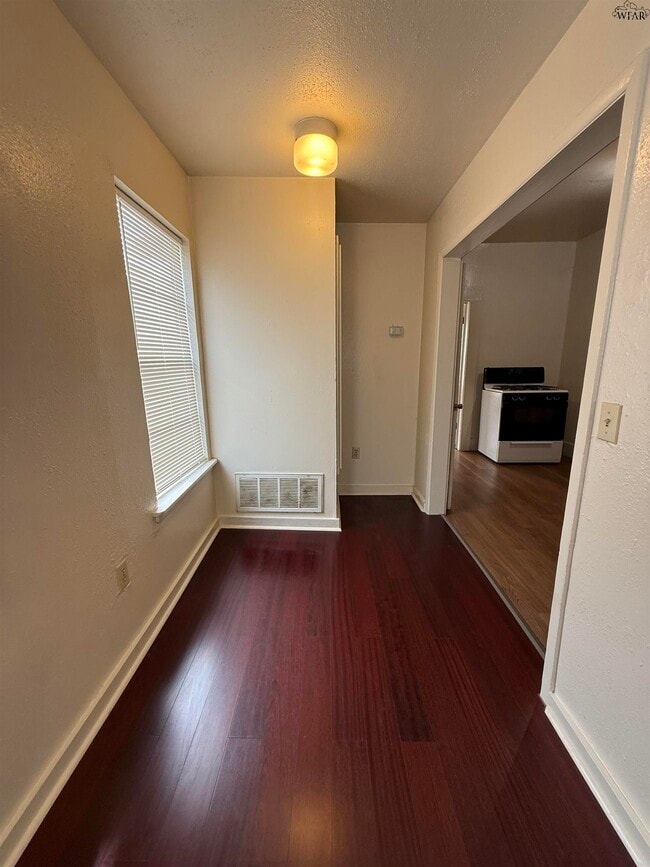 Photo - 2137 Avenue E