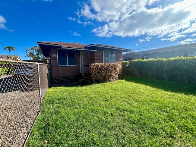 Building Photo - Oneula Unit Front House