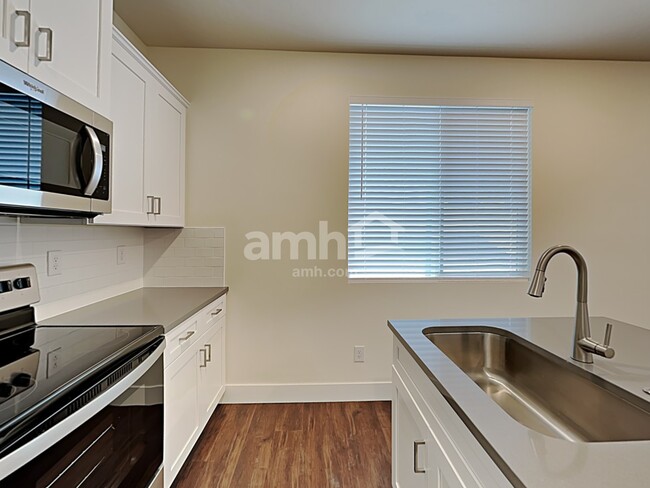 Photo - 701 S Rocker Ave