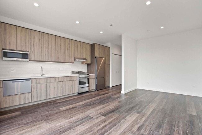 Photo - 925 W Randolph St Unit 2F