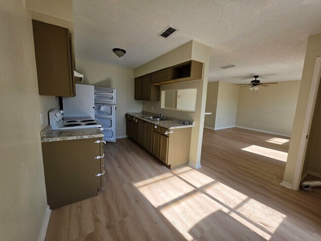 Photo - 4902 Marcella Ave Unit 40