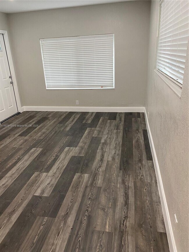 Building Photo - 280 SE 6th Ave Unit 1 Rental