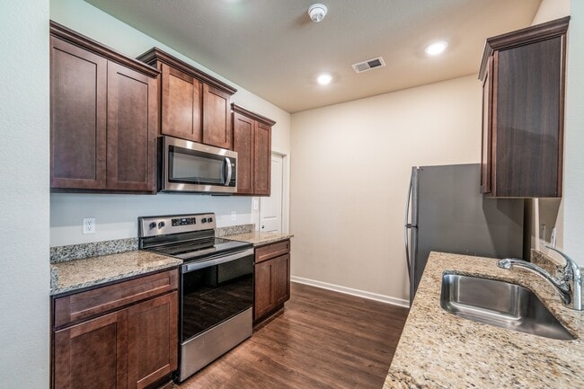 Photo - 6019 Rainbow Row