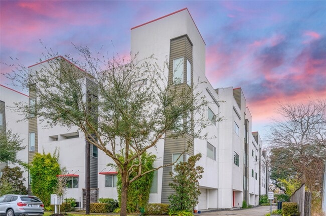 Photo - 1141 W 18th St