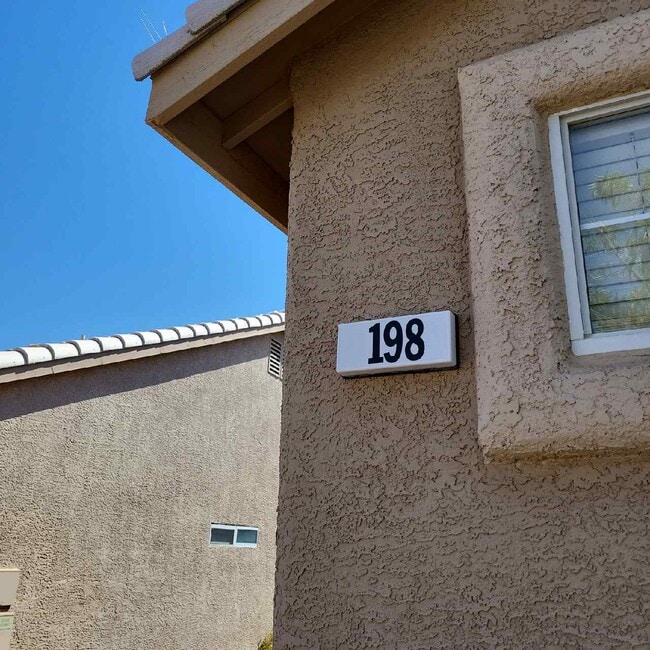 Building Photo - 198 Crown Imperial St