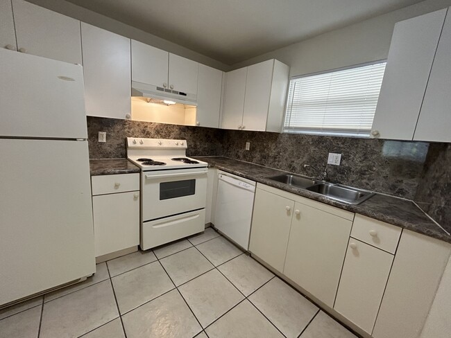 Building Photo - 4255 N University Dr Rental