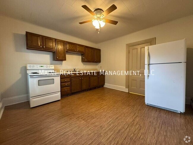 Building Photo - 33 Summer St Unit 3 Rental